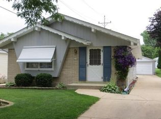2108 N 114th St, Wauwatosa, WI 53226