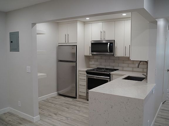 4th image of 6467 Bay Club Dr APT 2