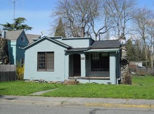 702 SW Burgess St, Grants Pass, OR 97526