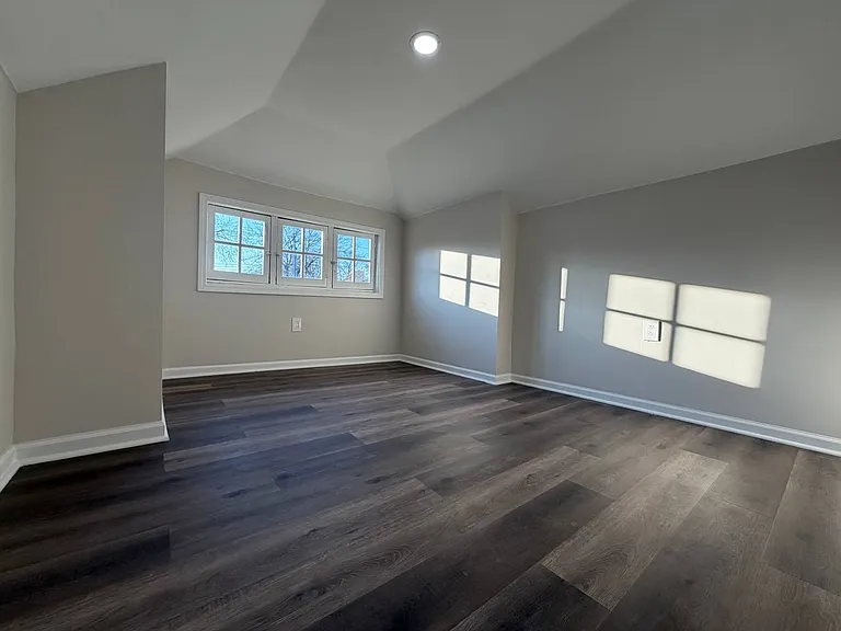 8442 S Essex Ave — Photo 11