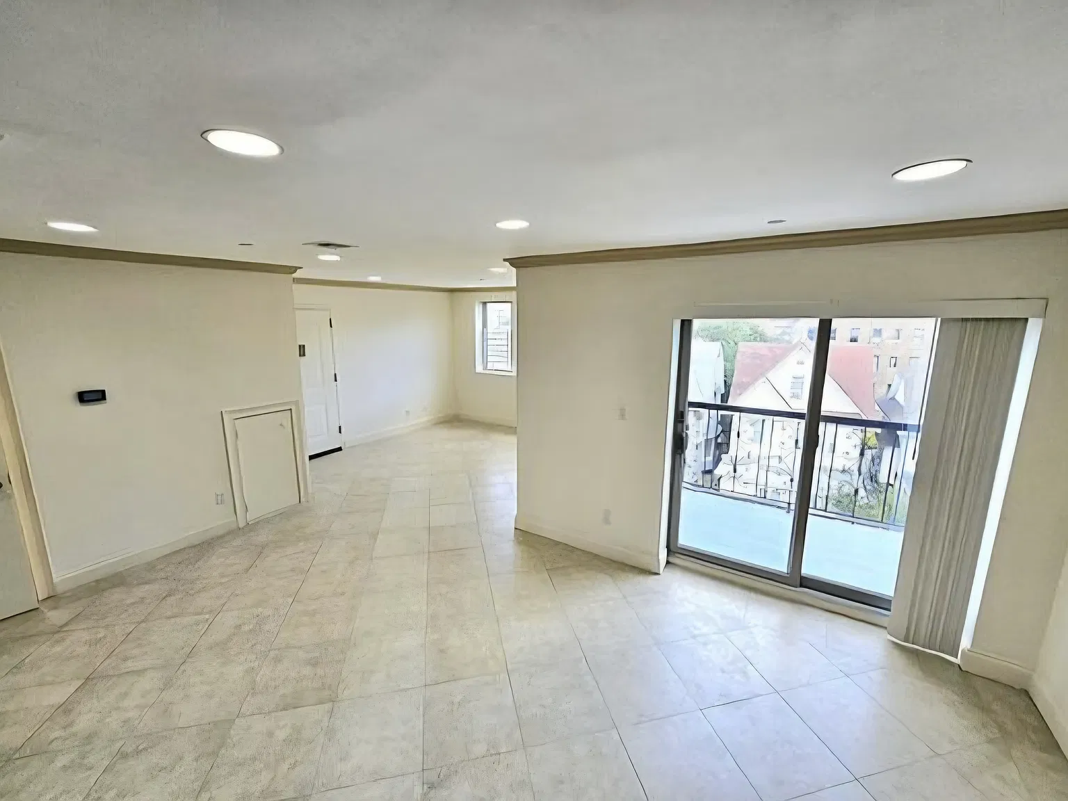 1546 East 12th Street — Photo 3