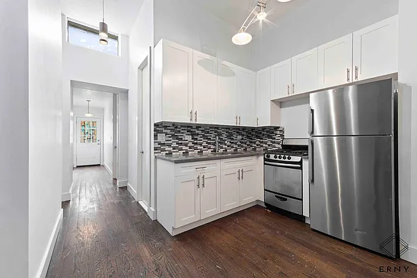 Rented by ERNY LLC | media 9