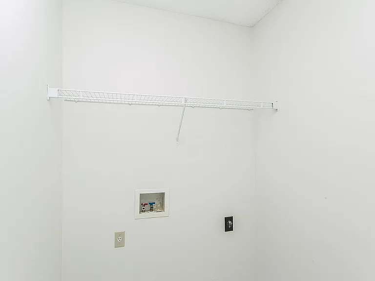 8291 Cross Point Dr — Photo 11