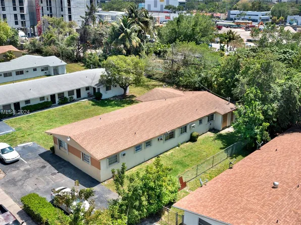 2430 NE 188th St, Miami, FL 33180