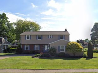 5219 Robinhood Ln, Erie, PA 16509