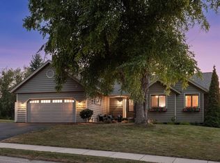 1736 White Oak Dr, Chaska, MN 55318