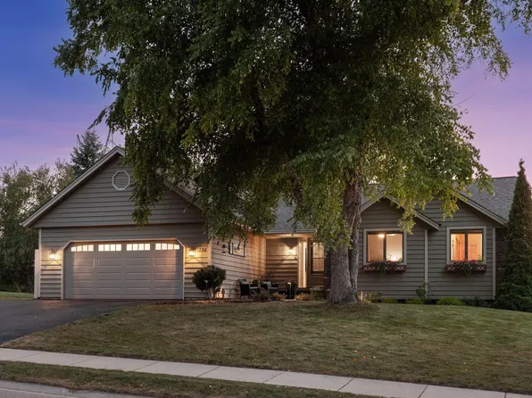 1736 White Oak Dr, Chaska, MN 55318