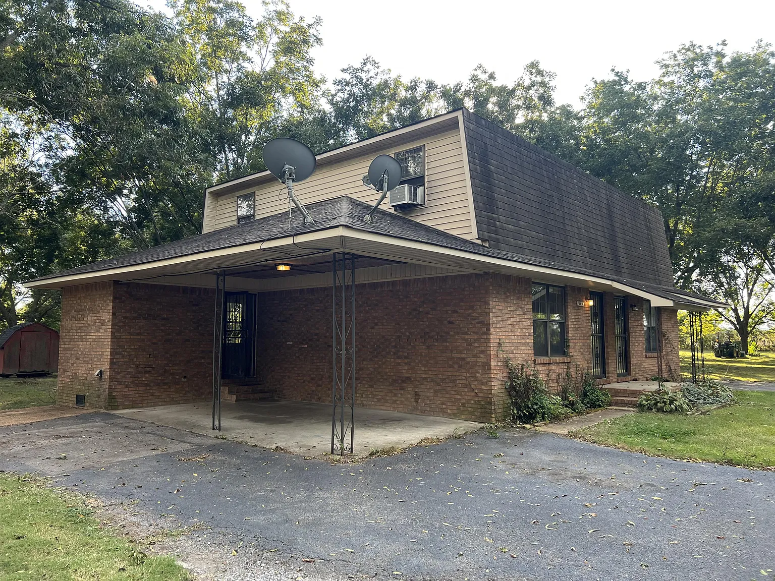 1803 Thomas Ln - B — Photo 1