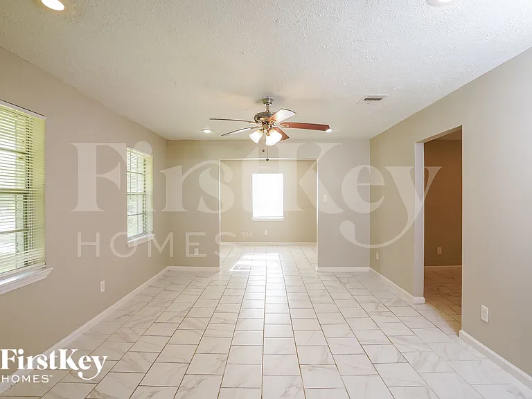 4909 Green Willow Ln — Photo 3