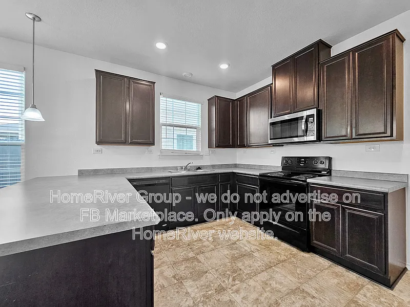 4 bed, 2.5 bath, 2235 sqft, $1,995 — Photo 4