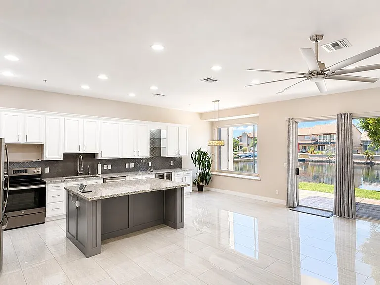1442 W Coral Reef Dr — Photo 4