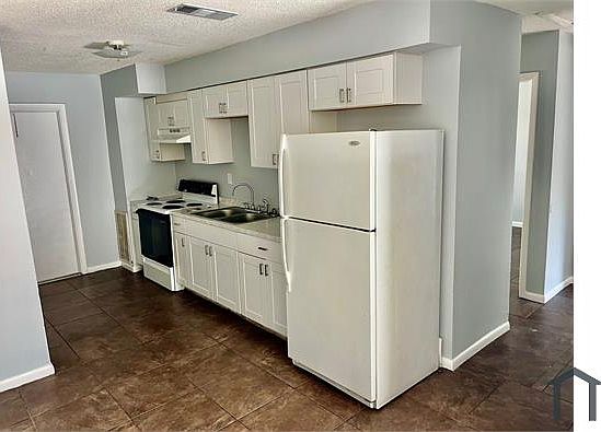 5th image of 915 N Iowa Ave APT 3