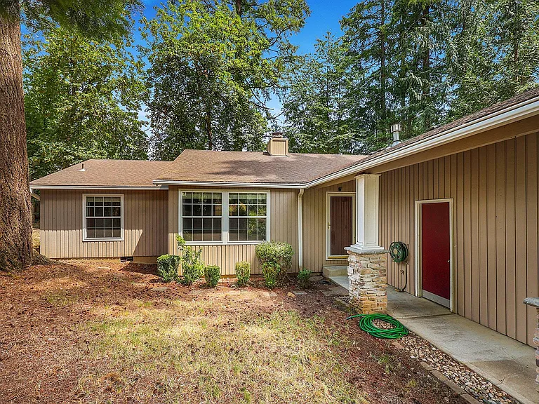 4256 Country Woods Ct — Photo 2