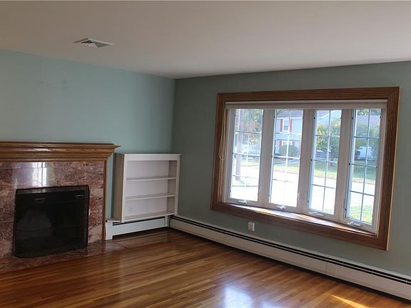 3rd image of 56 Greenmeadow Cir