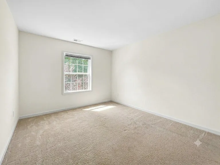 61 N River Dr — Photo 15