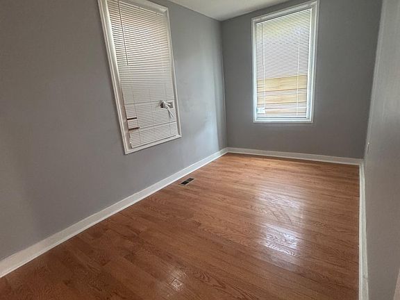 5th image of 596 Ferry St #1