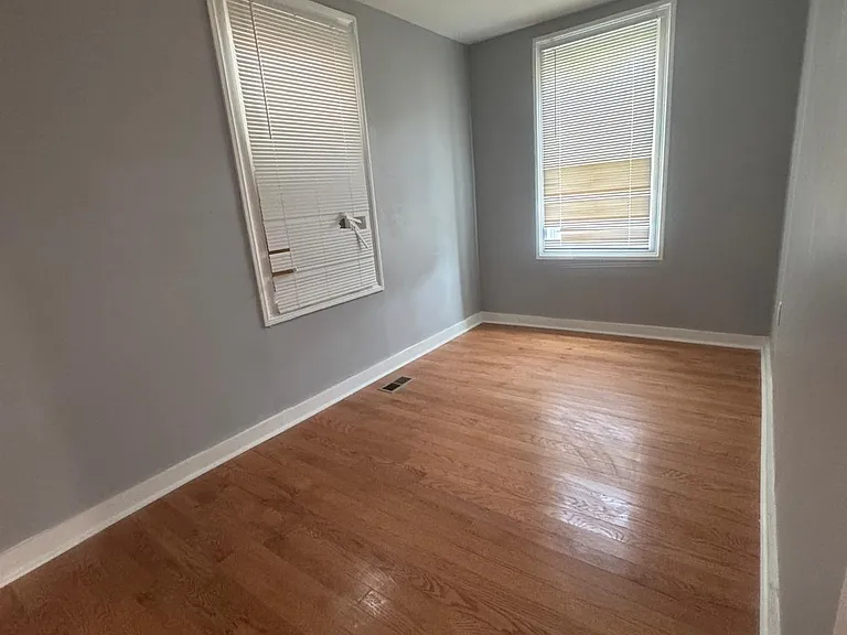 596 Ferry St #1 — Photo 5