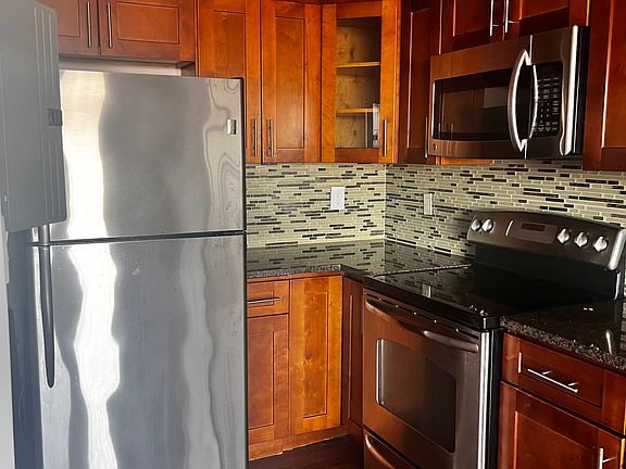 4th image of 60 Parkway Dr E APT 15M