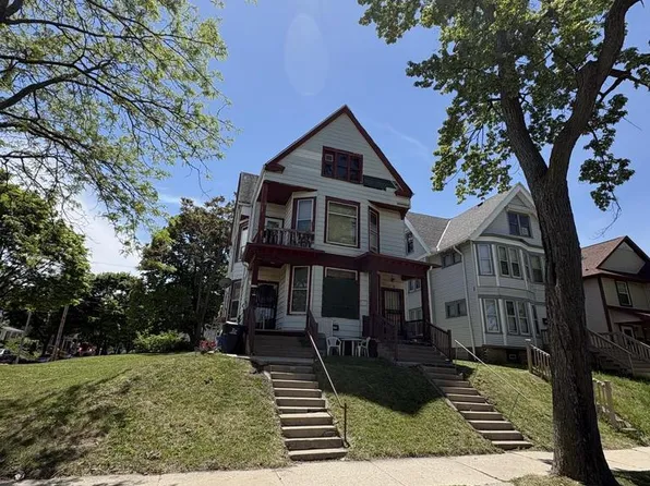 2107 W Mckinley AVENUE W W, Milwaukee, WI 53205