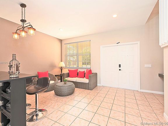 4th image of 4034 Palm Pl