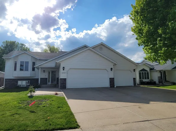 2830 Essex Loop, Bismarck, ND 58504