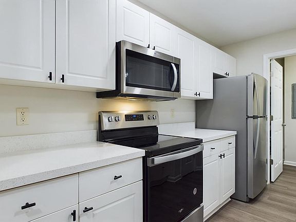 5th image of 302 Baughmans Ln Unit 302C