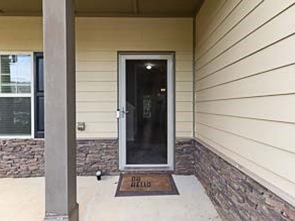 3rd image of 163 Village Park Dr