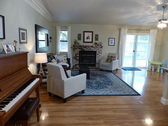 4th image of 5217 Laguna Park Dr