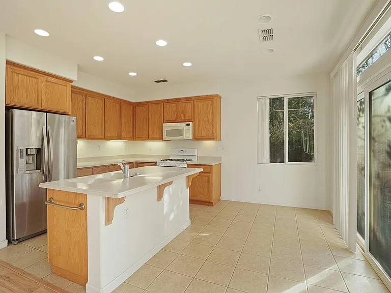 2390 Gibralter Ln — Photo 11