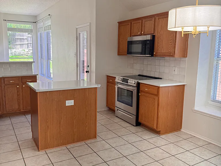 7015 Hillwood Dr — Photo 23