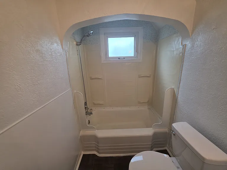 414 E Leasure Ave #4 — Photo 10