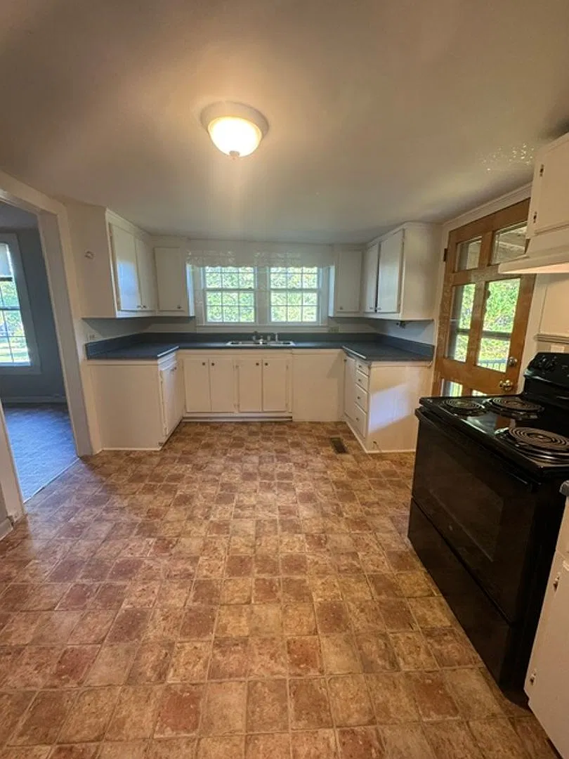 205 Scott Street — Photo 4