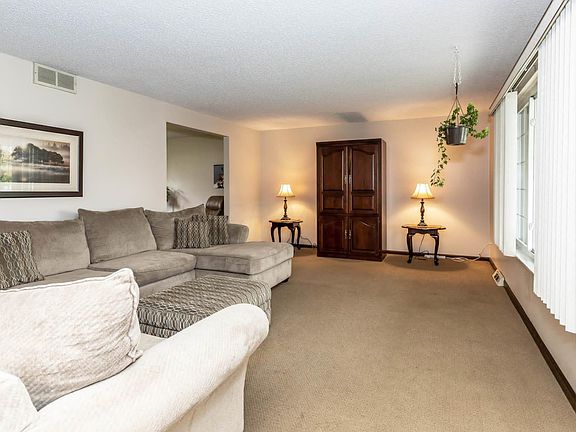 4th image of 210 Dellfield Ln