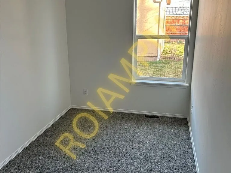 325 W Avenue F — Photo 13