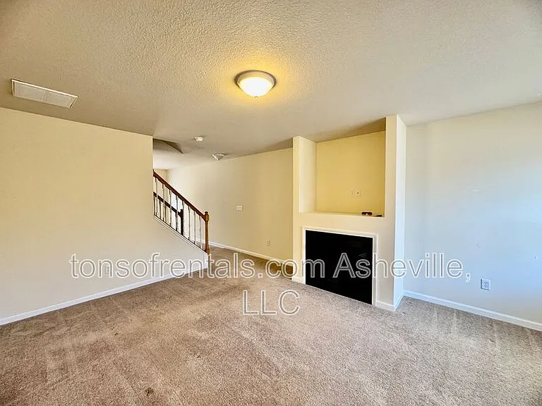 85 Farington Cir — Photo 2