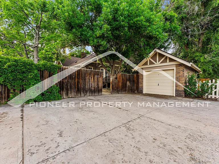 2324 Stuart St — Photo 27