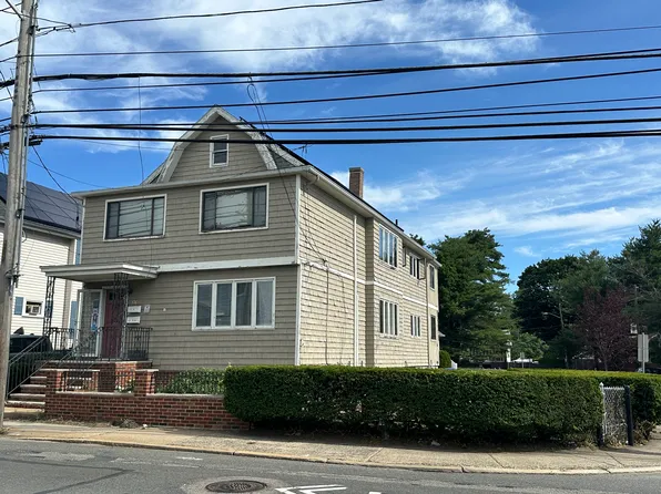 376 Riverside Ave Floor 1, Medford, MA 02155