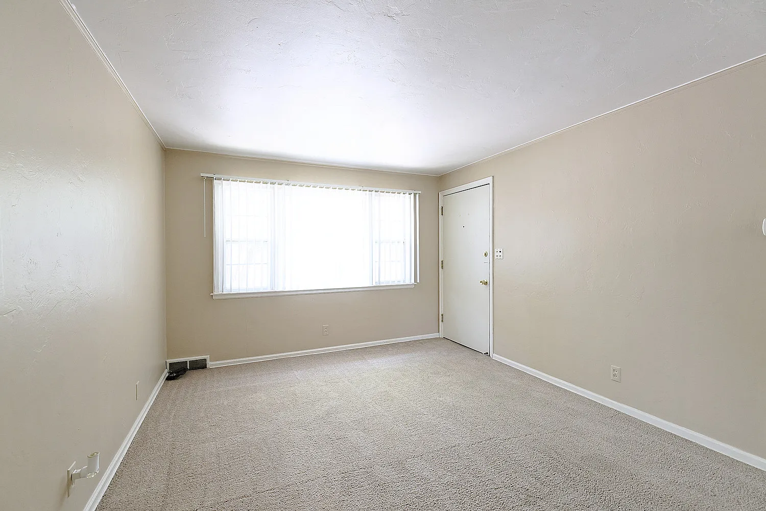 2 bed, 639 sqft, $769 — Photo 2