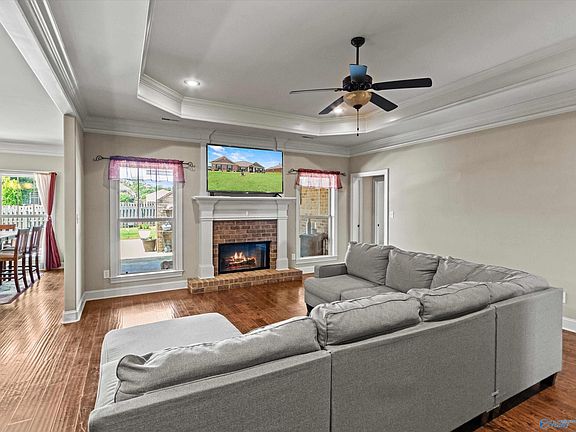 4th image of 103 Old Picket Cir