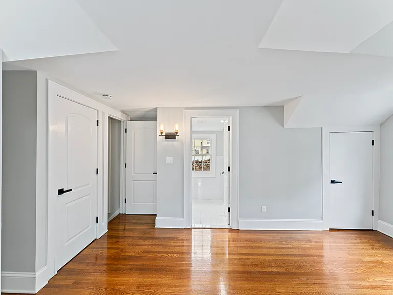 80 3rd St — Photo 35