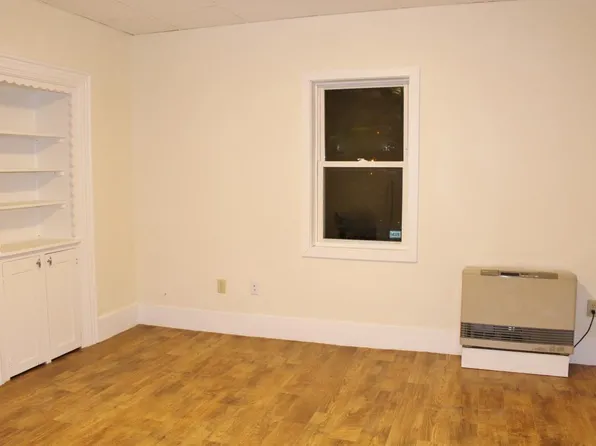 29 Goff St APT 1, Auburn, ME 04210