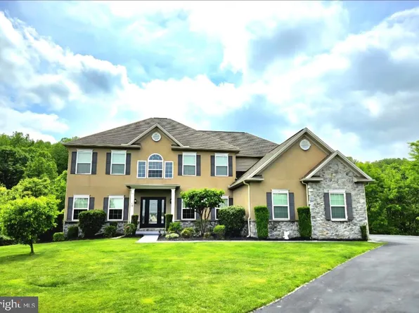 710 Myrtle Ct, New Cumberland, PA 17070