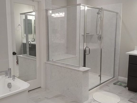 3rd image of 246 Colner Cir