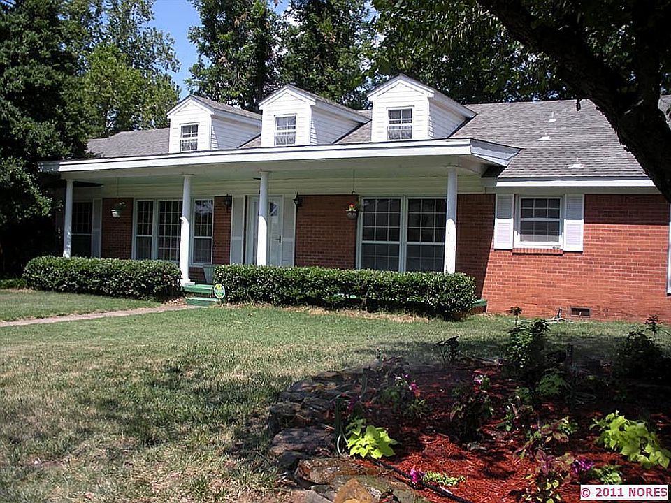 Colonial Style, full brick.