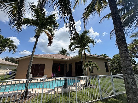 5th image of 19162 SW 65th St
