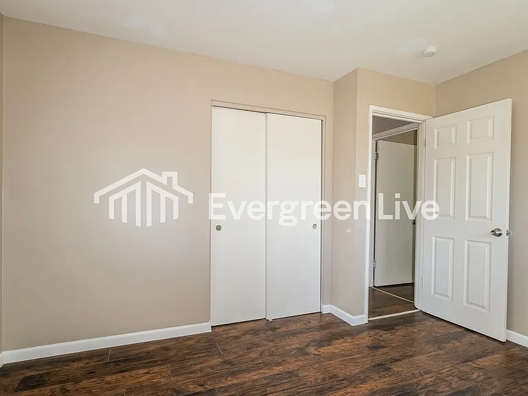 2435 Orleans Ln — Photo 11