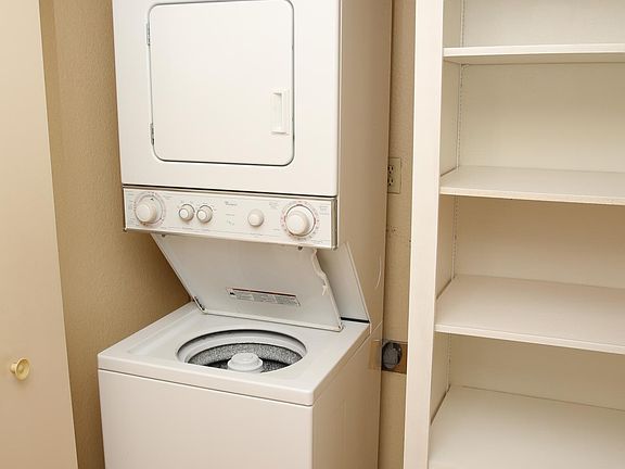 4th image of 558 Ironwood Ter APT 5
