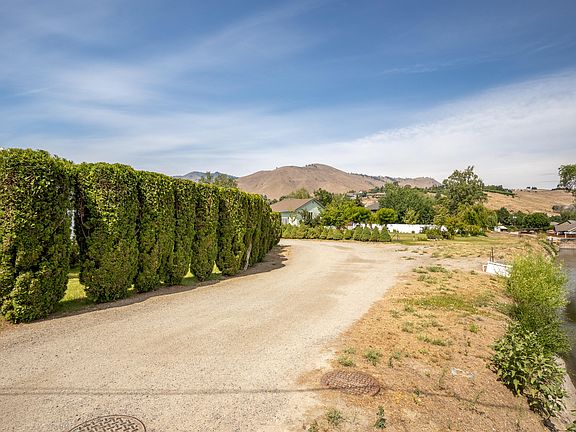 5th image of 708 Woodward Dr