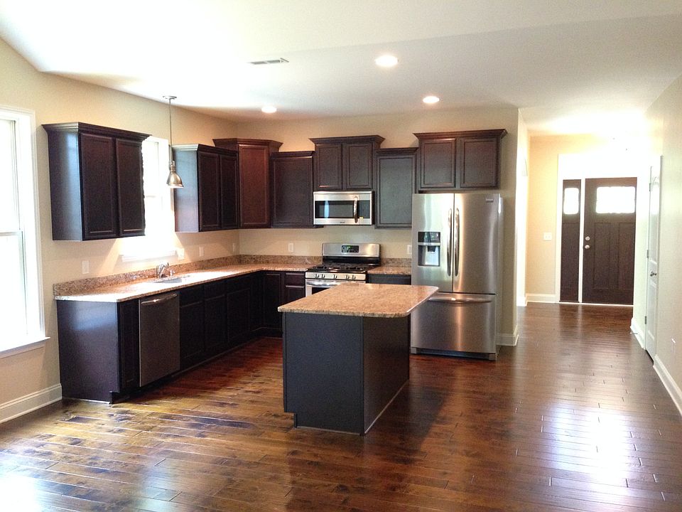 2nd image of 100 Beaumont Creek Ln