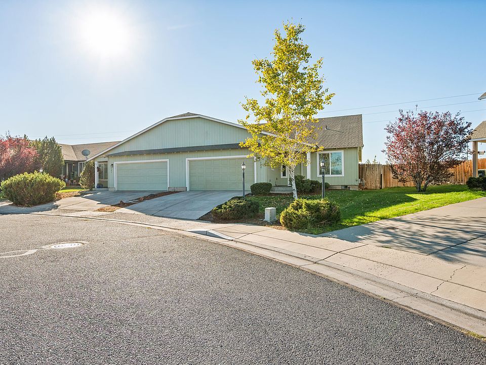 1st image of 302 SE Leisek Way
